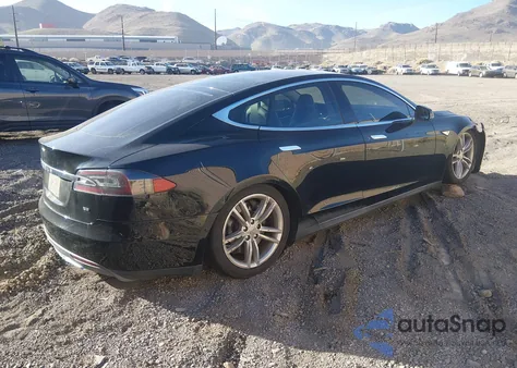 2013 Tesla Model S z USA, uszkodzony, nr VIN 5YJSA1CN1DFP03410